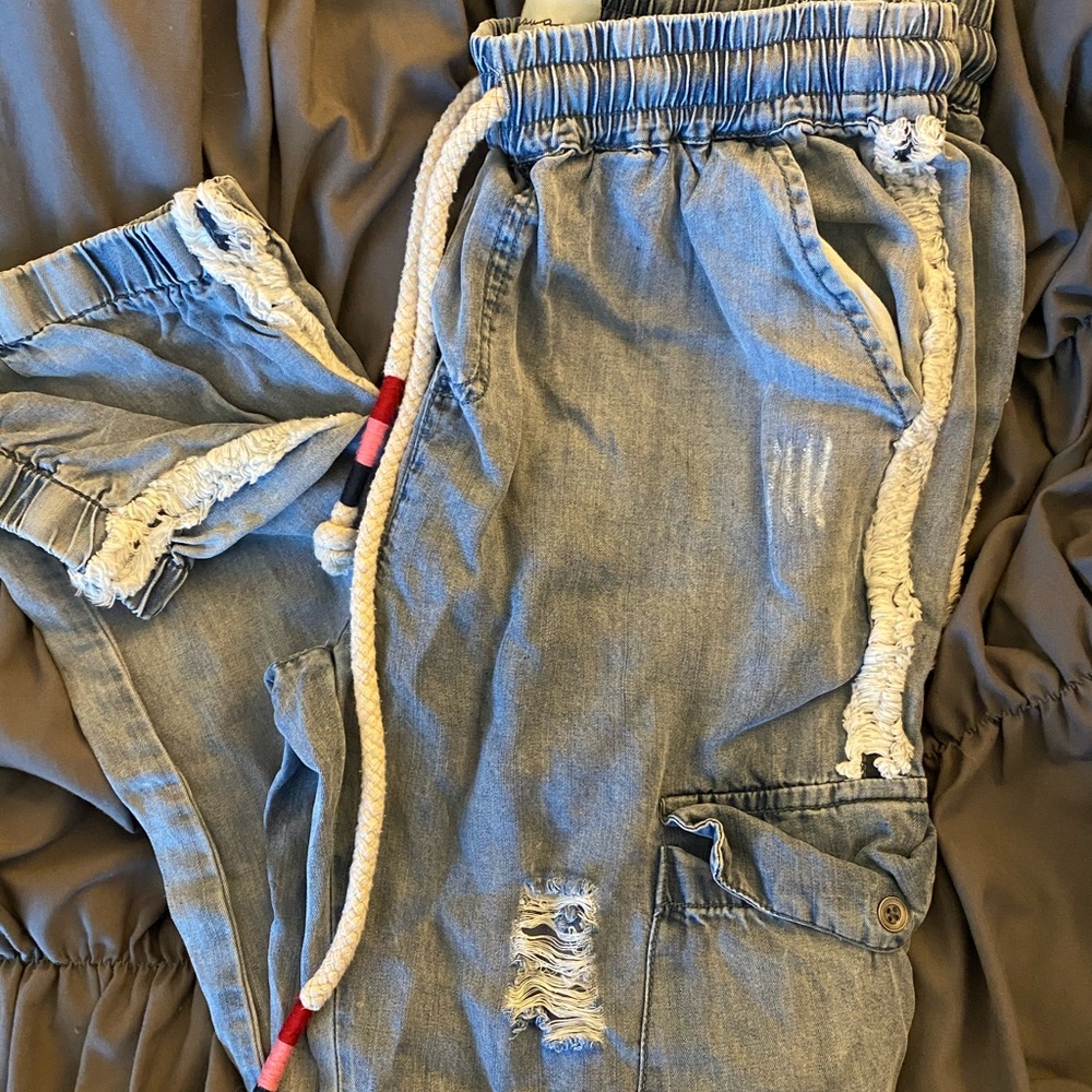 Vintage Havana✨ Chambray, distressed joggers ✨